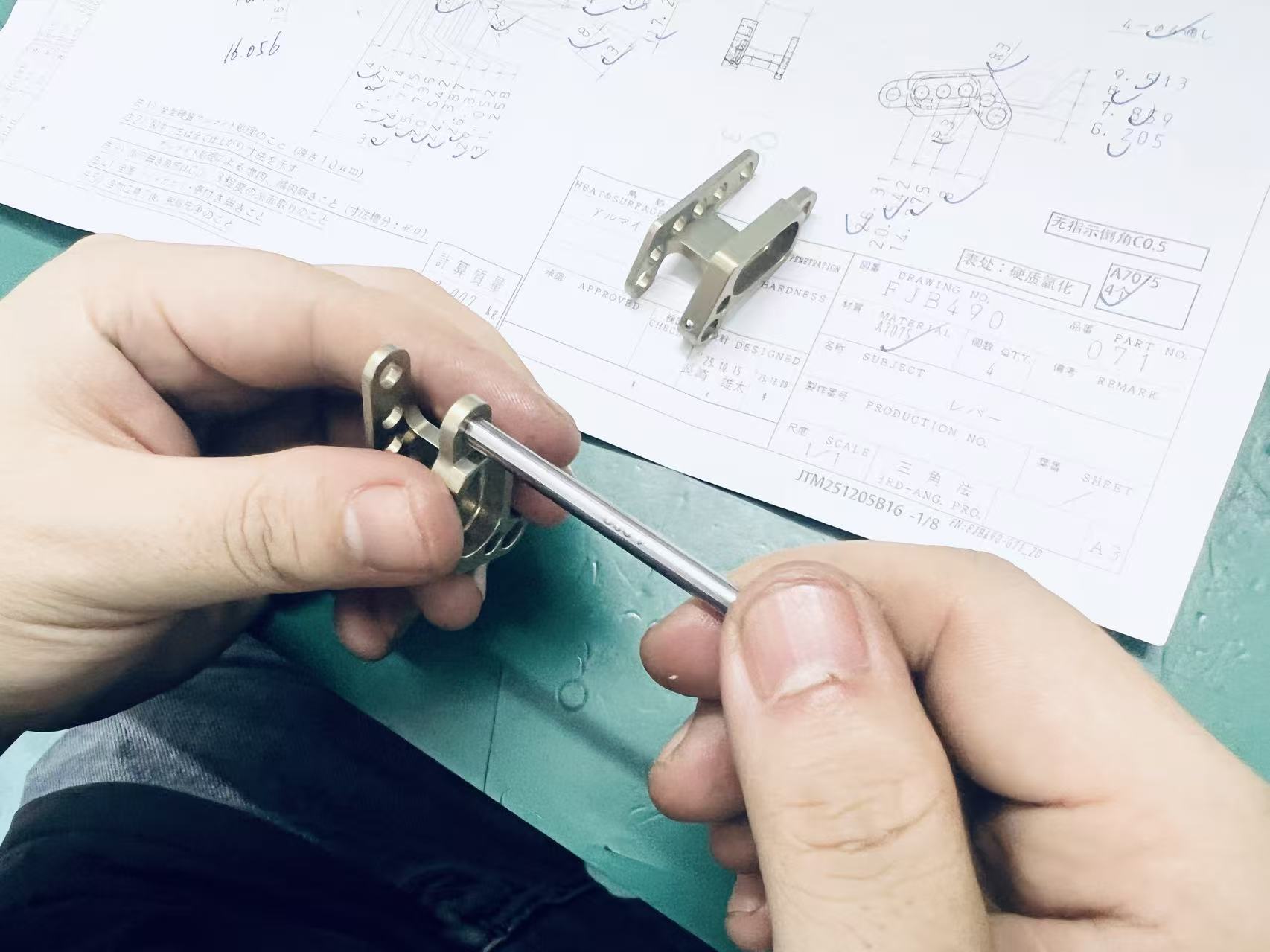 Hole diameter inspection with pin gauges